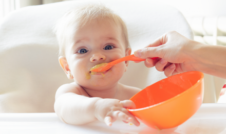 Ako naučiť deti jesť pevnú stravu a kedy je vhodný čas s ňou začať