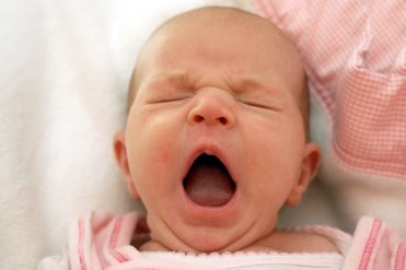 Čo robiť, keď bábätko nechce spať?